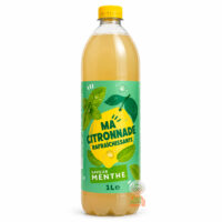Bouteille plastique de 1 L de citronnade saveur menthe, bouchon jaune, étiquette verte illustrée d'un citron jaune et de feuilles de menthe
