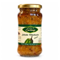 Bocal en verre de salade méchouia douce Jardins de Carthage 350 g, couvercle doré, étiquette crème et verte avec un piment vert